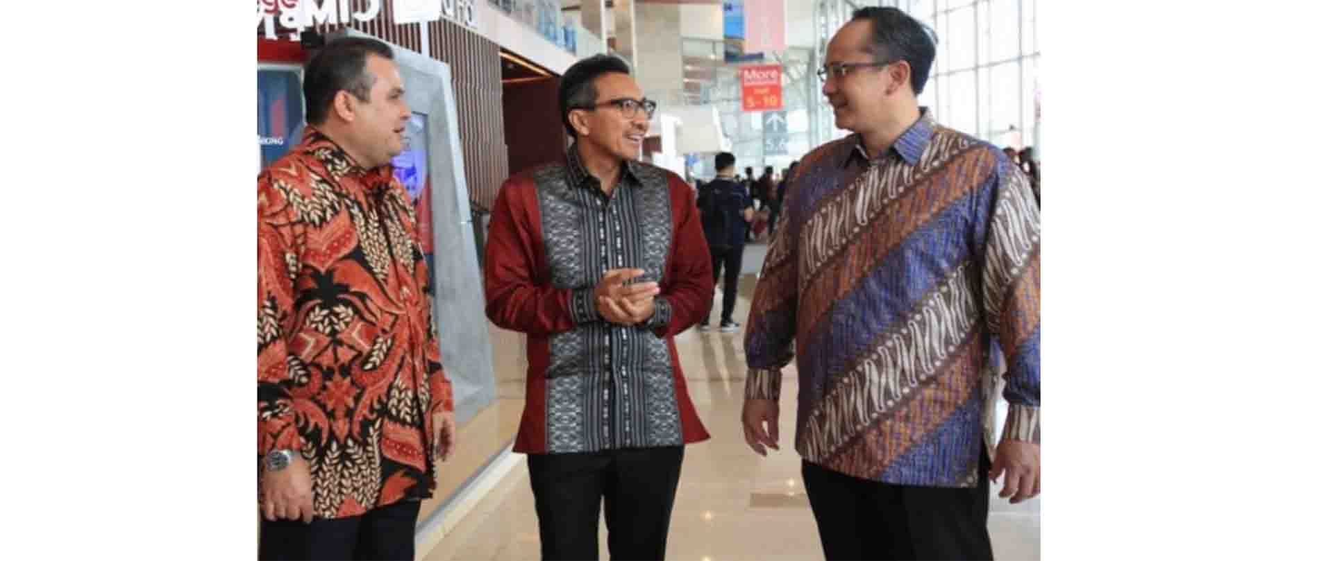 1632278322tigor_siahaan_cimb_icio_awards2018jpg.jpg