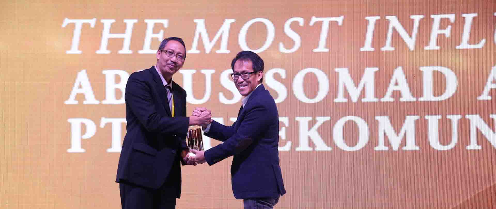 1632297096abdus_somad_arief_icio_awards_2016jpg.jpg
