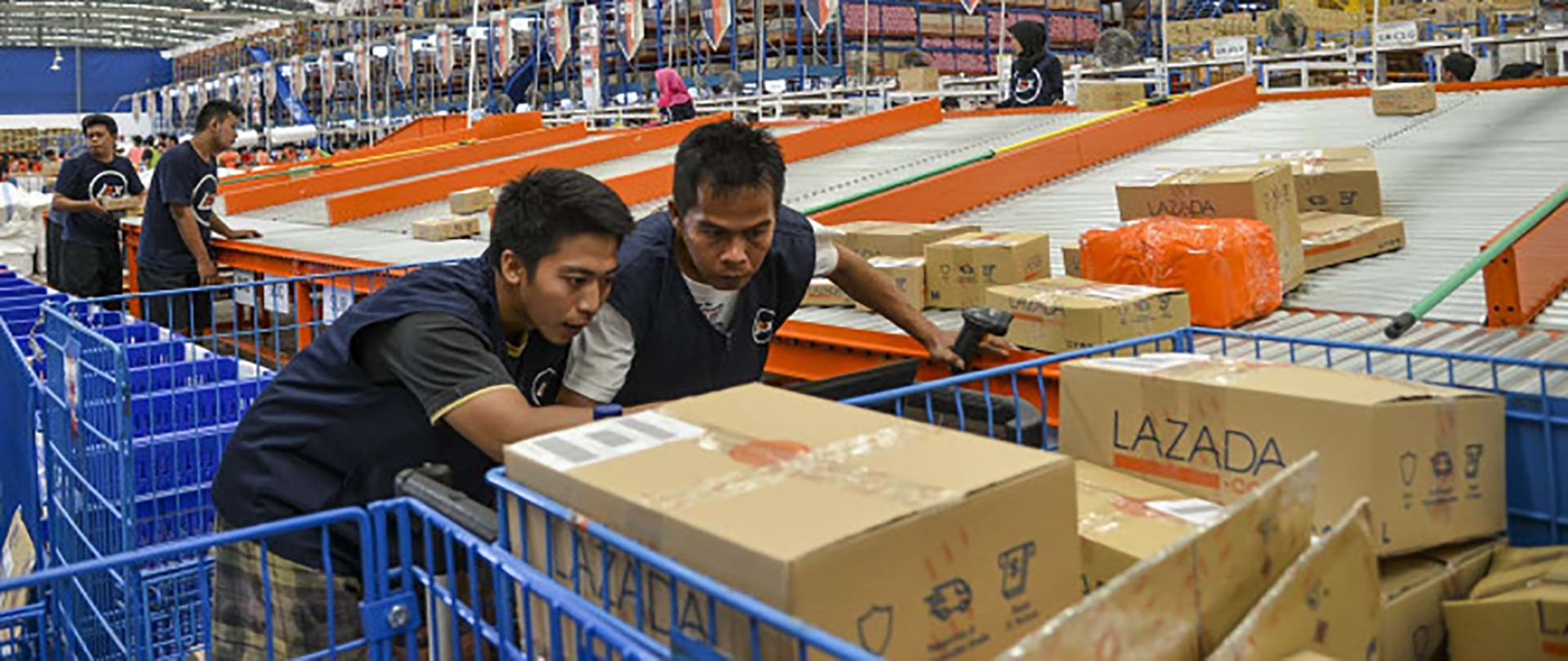 584a850888093-melihat-gudang-penyimpanan-barang-e-commerce_665_374.jpg